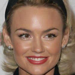 Author Kelly Carlson