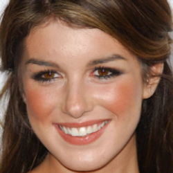 Author Shenae Grimes